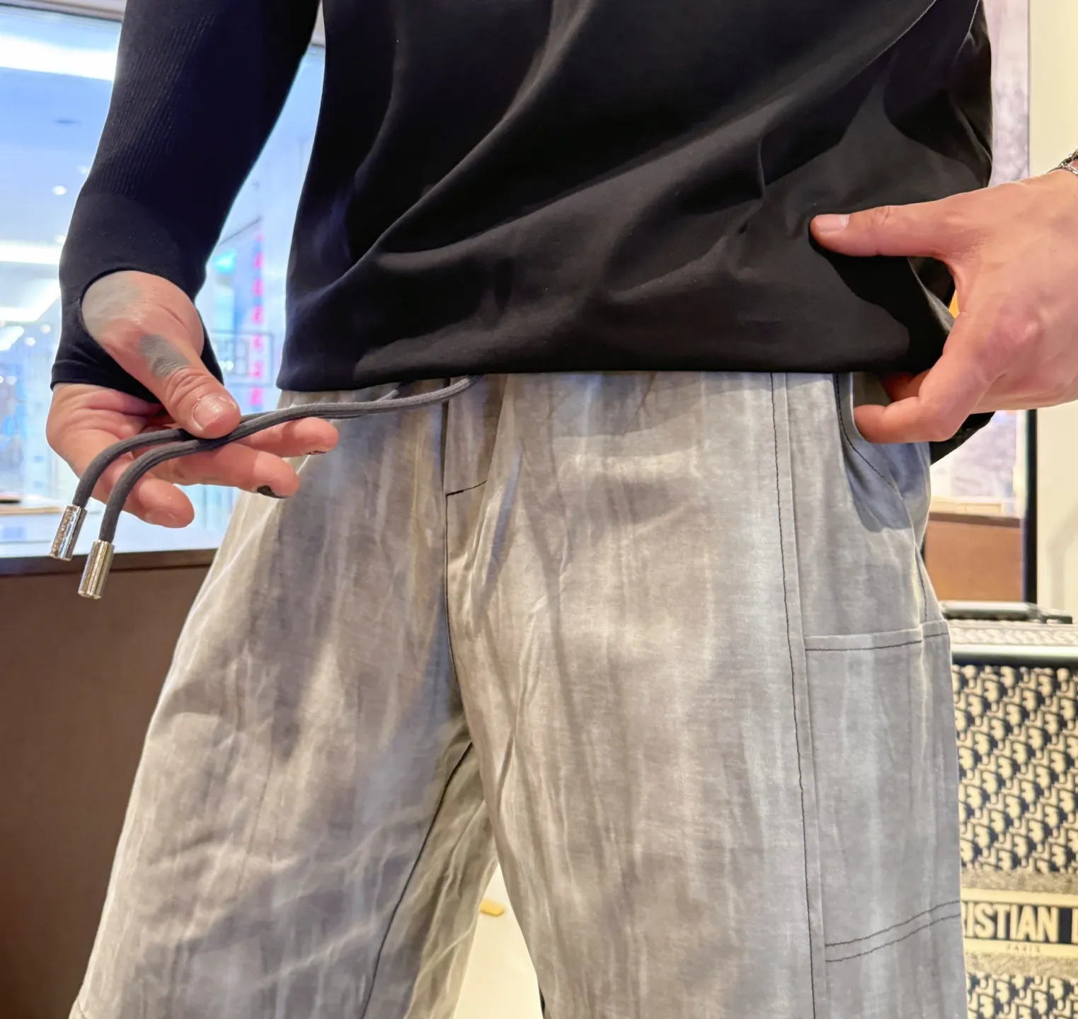 Balenciaga's three-standard complete 2026 summer New Arrival men's casual shorts, advanced custom-made Breathable fabric, Breathable fabric, extremely stretchy and comfortable, impeccable details, top-grade accessories, original logo design concept, delicate and soft feel! The upper body fit is awesome! Size: M-XXXL Please state your height and weight when ordering